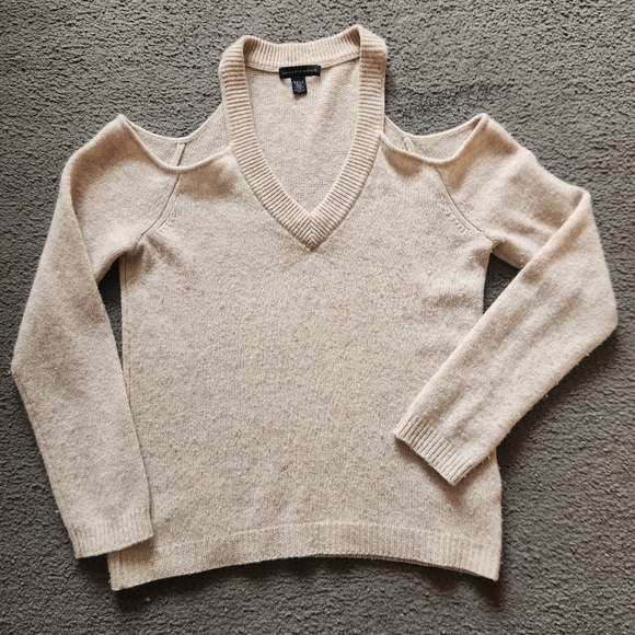 Saks Fifth Avenue Sweaters - SAKS FIFTH AVENUE Women's Sweater Medium Cold Shoulder Cashmere Luxury Classic